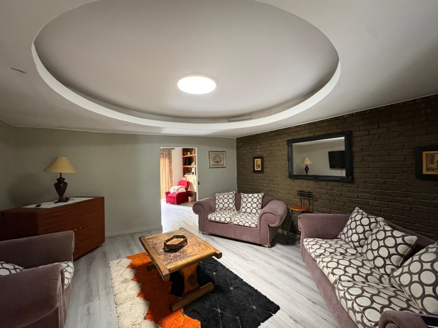 5 Bedroom Property for Sale in Safari Gardens North West